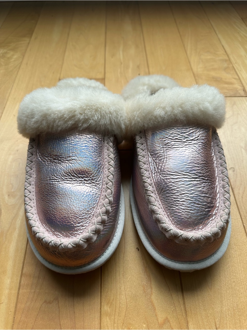 Manitobah Mukluks Women’s shearling Slippers